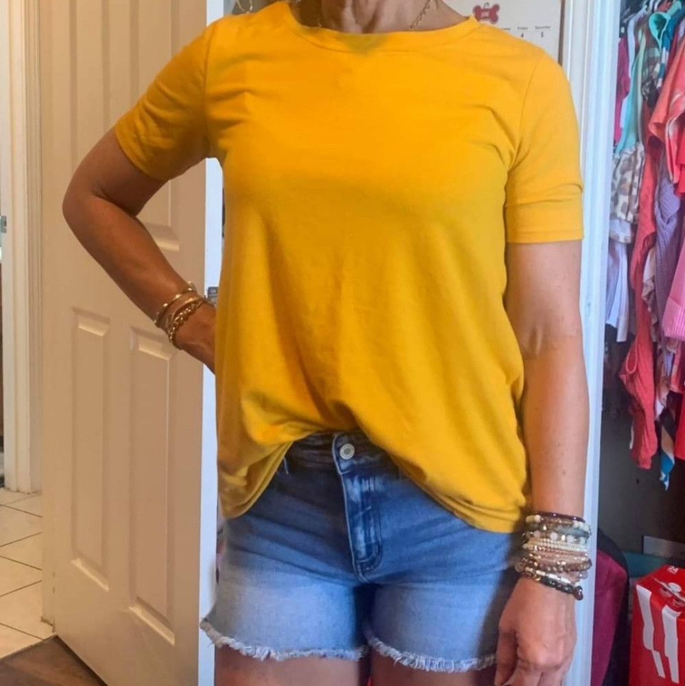 Women's boutique shirt sz. Small
